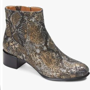 Vionic orthotic waterproof ankle boots - 9